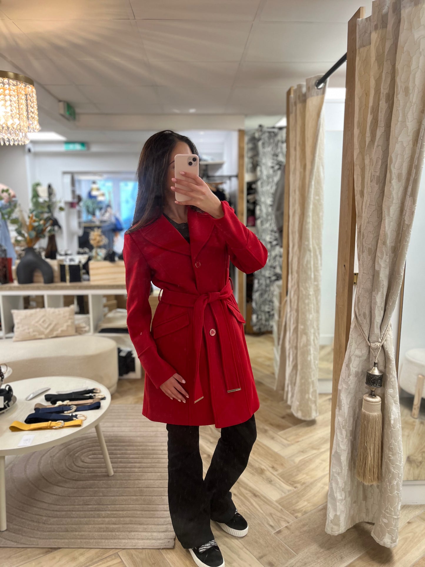 Manteau long ceinturé rouge